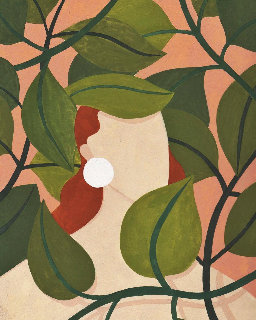 Portrait d'une femme rousse entourée de plantes