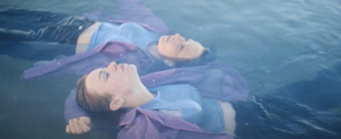 Image du clip Orage filles dans l'eau