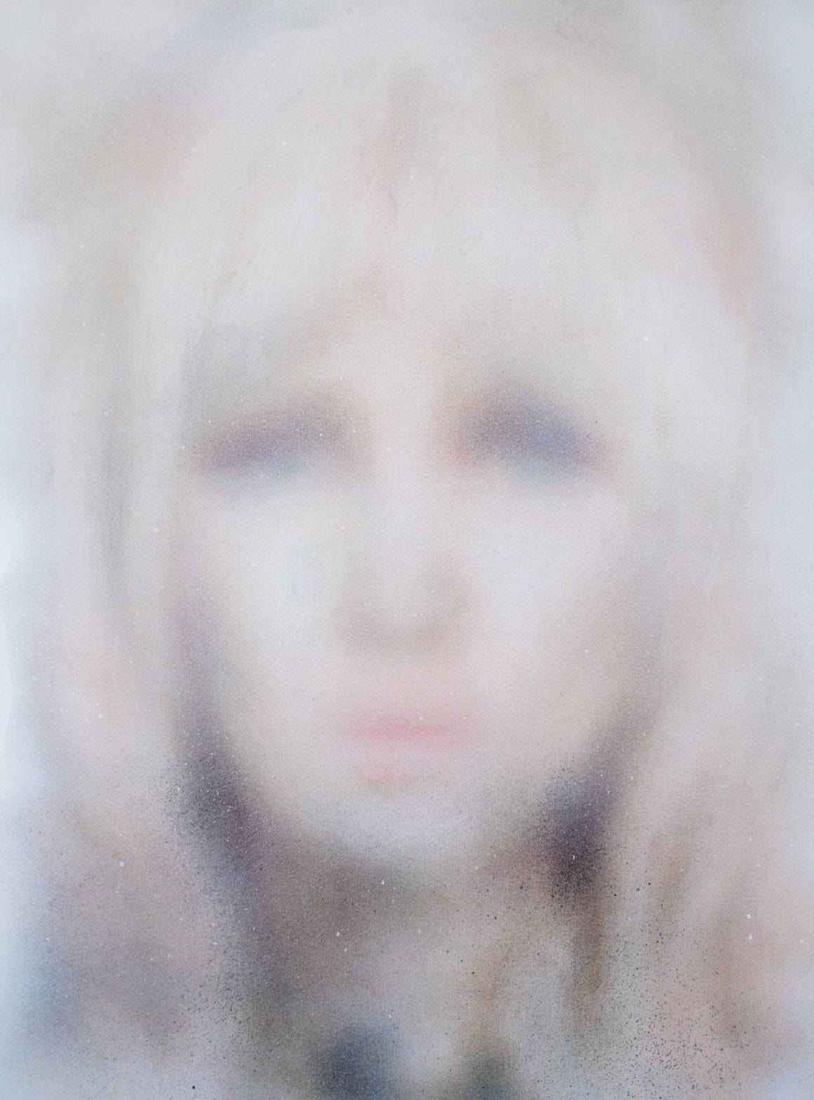 Portrait d'une femme blonde flou illustration Eliana Marinari