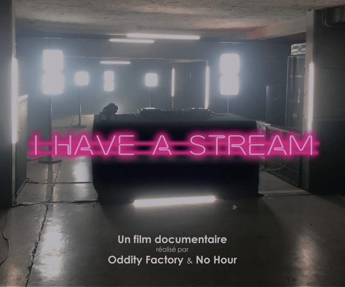 Affiche du documentaire "I have a stream". En fond, une platine posée sur une table, dans un espace bétonné, semblable à un garage.  En premier plan, le titre est écrit en néon rose. 