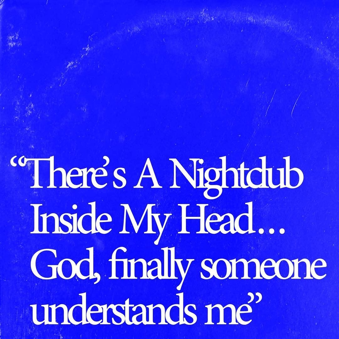 Fond bleu. Texte : "There's a nightclub inside my head. God, finally someone understands me"