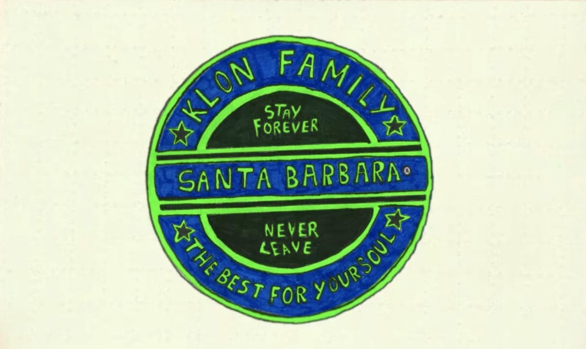 Intro du clip, un cercle indique : "KLON FAMILY, SANTA BARBARA, THE BEST FOR YOUR SOUL" "STAY FOREVER, NEVER LEAVE"