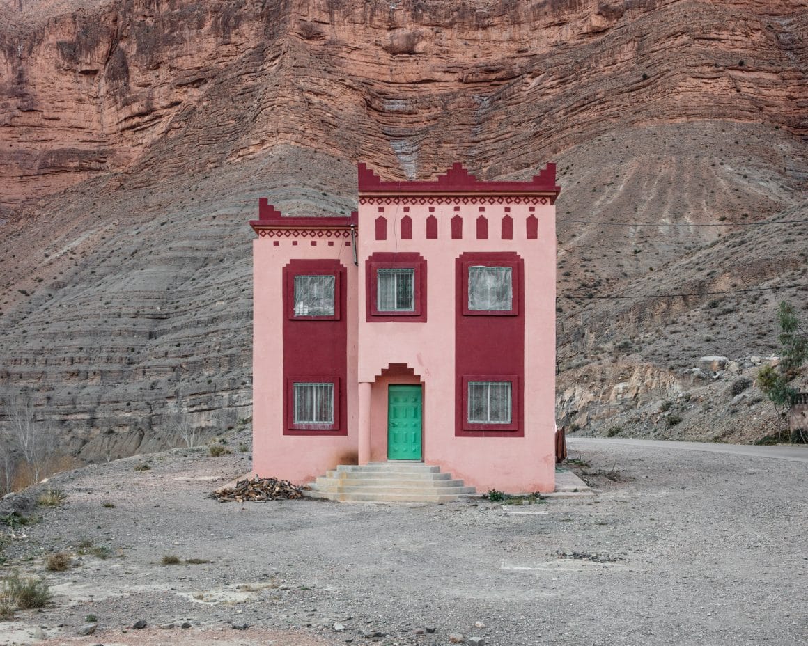 Photographie d'une maison style oriental au milieu de l'Atlas
