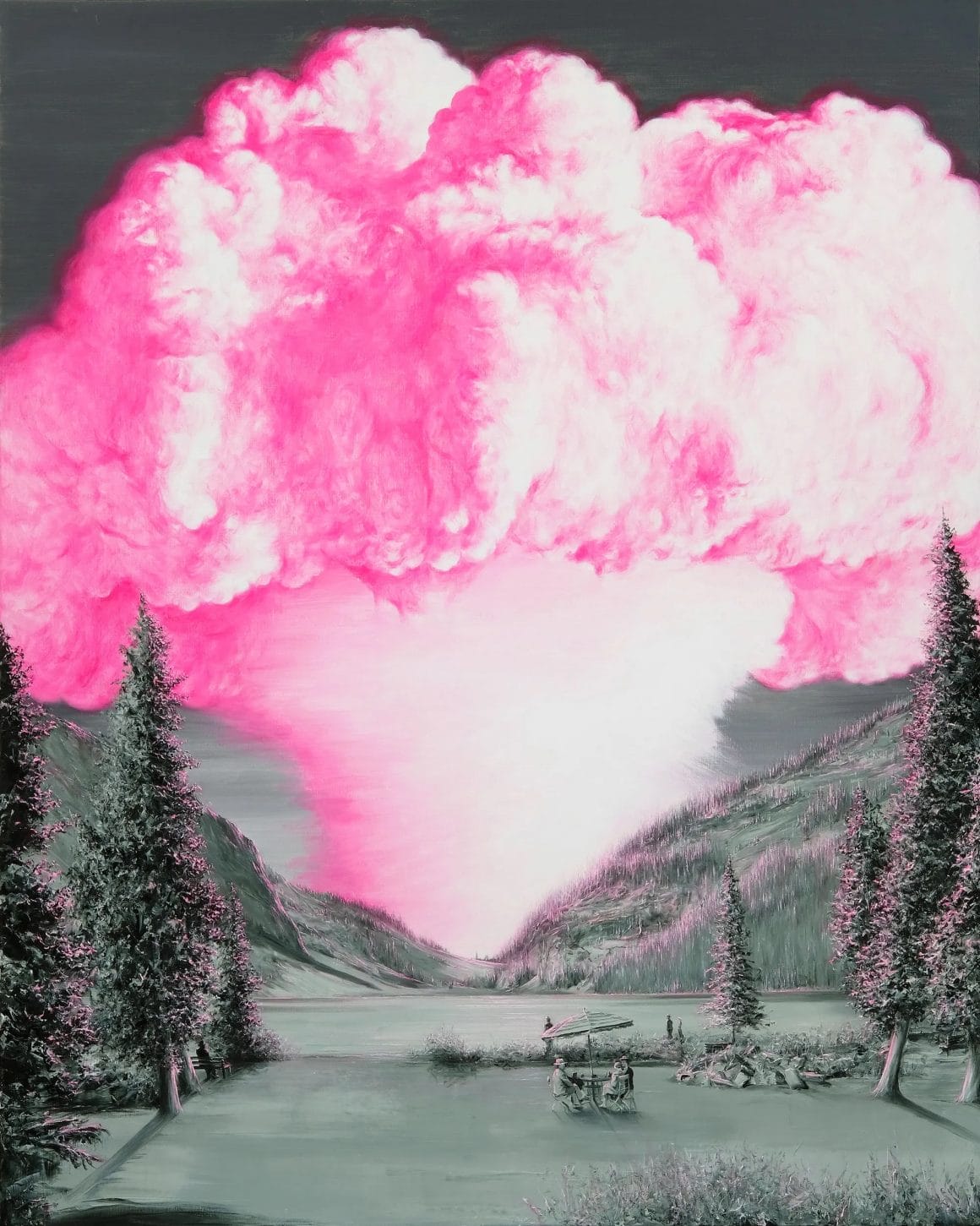 Plan d'un paysage en noir et blanc d'un lac de montagne, devant lequel une famille est attablée. Au fond, un nuage rose en champignon émet du sol.
