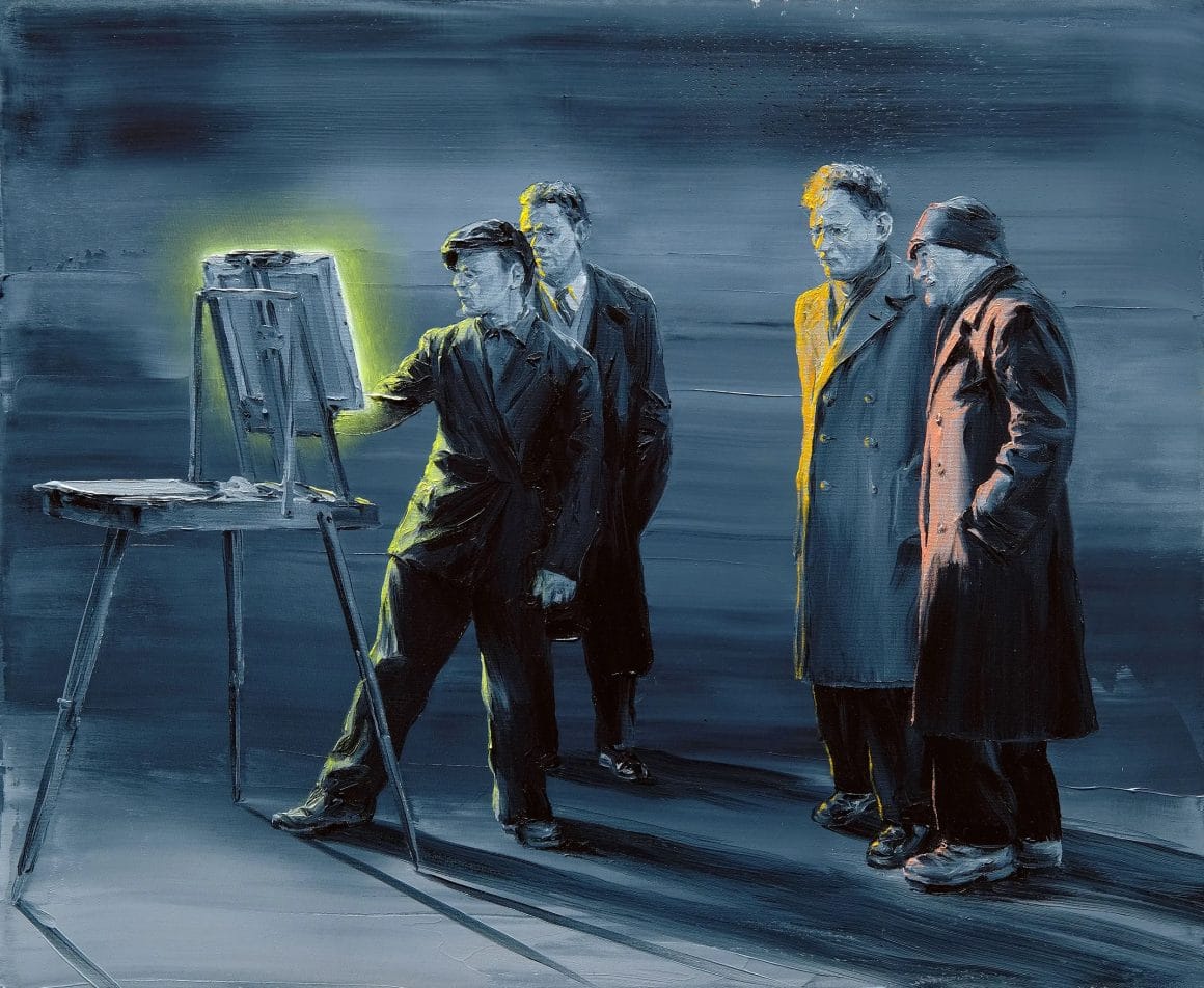 Un peintre travaille sur un chassis, entouré de trois hommes. De la toile émane une lumière verte, qui se reflète jaune sur les spectateurs.