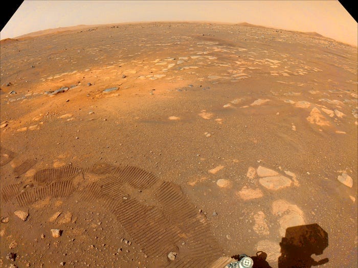 Traces du Perseverance Rover sur la surface Marsienne