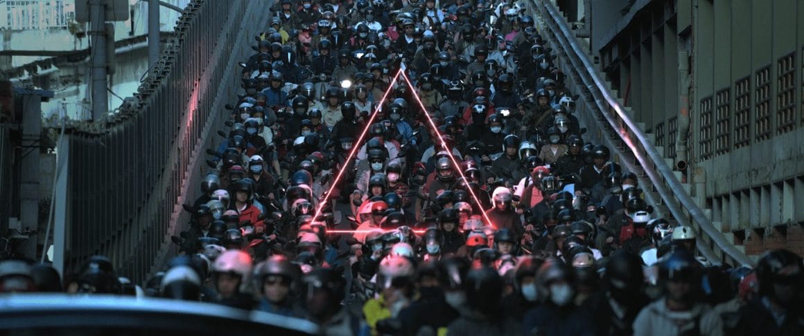 Photographie d'une foule et d'un triangle rouge dans Taïwan 