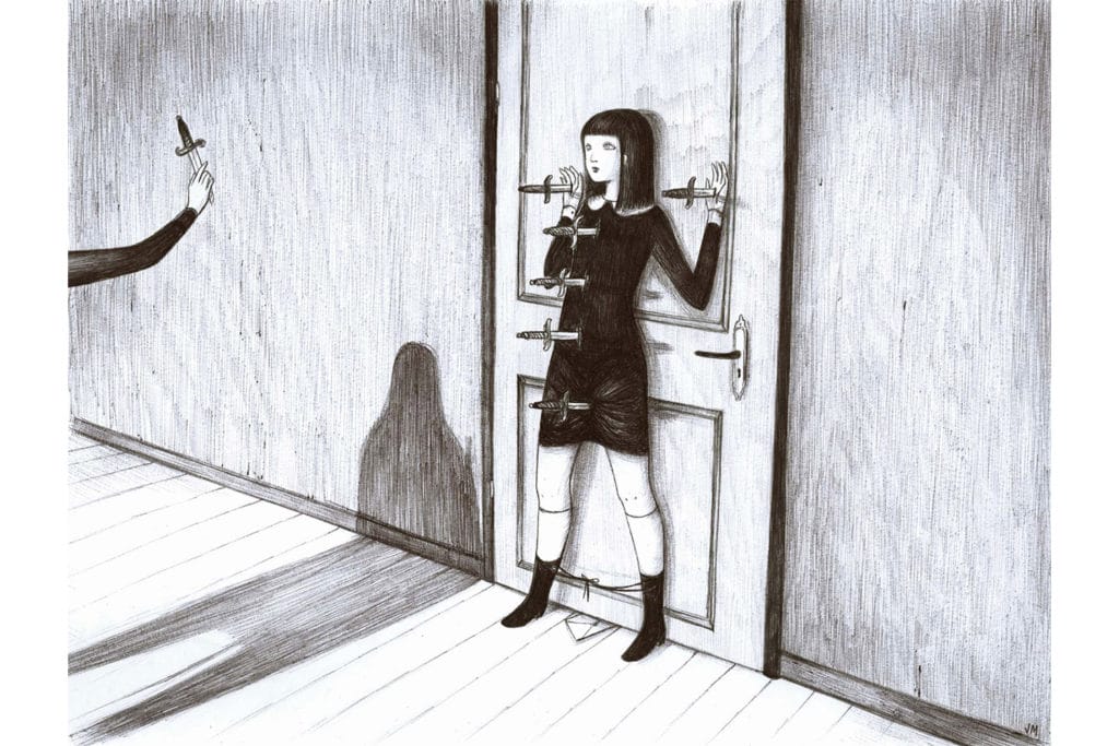 creation de Virginia Mori Illustration d'une femme poignardée contre une porte.
