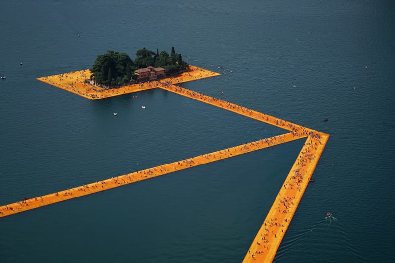 The Floating Piers, Lake Iseo, Italy, 2014-16  Christo and Jeanne-Claude – Photo Wolfgang Volz
