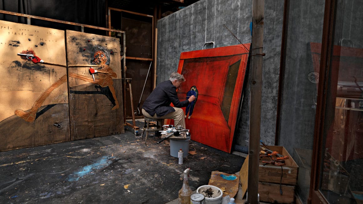 Photo de David Lynch en train de peindre prise par l'équipe de Mixte Magazine