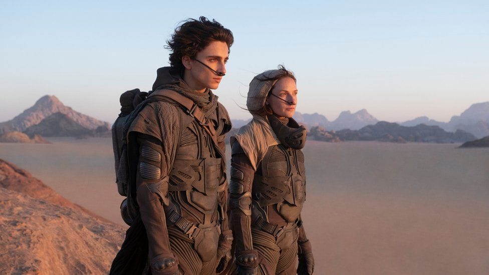 Thimothée Chalamet et Rebecca Ferguson en exil sur Arrakis.