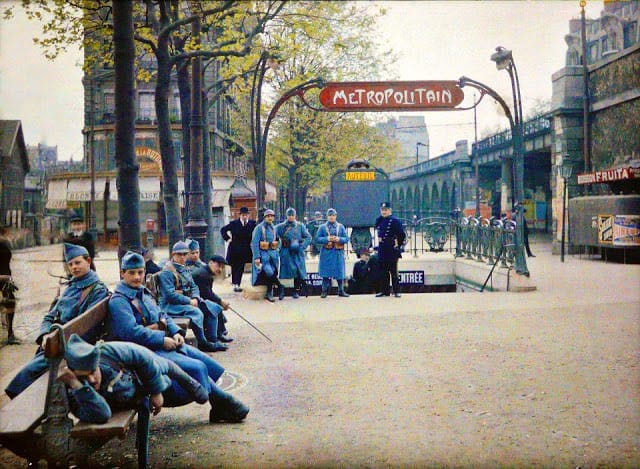 Photos de soldats français dans Paris