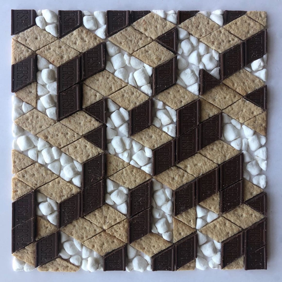 Oeuvre illusioniste représentant des cubes en relief créés avec des biscuits, des carrées de chocolat et des chamallows 