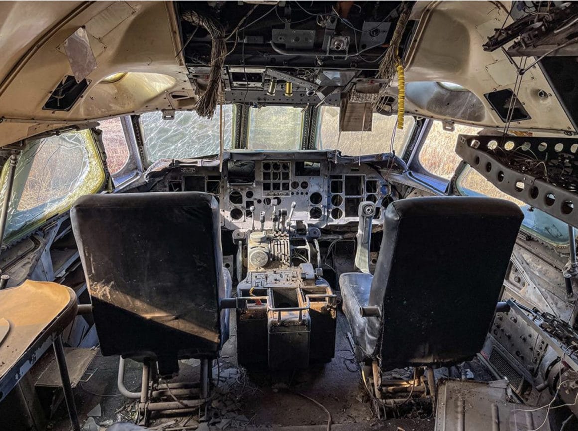 Cockpit d'un avion abandonné