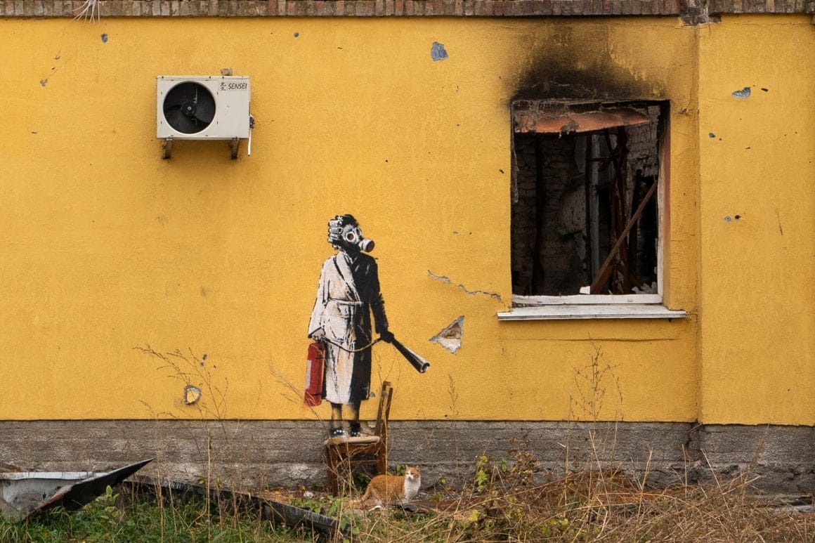 Banksy s'affiche sur les ruines de Borodianka en Ukraine 1