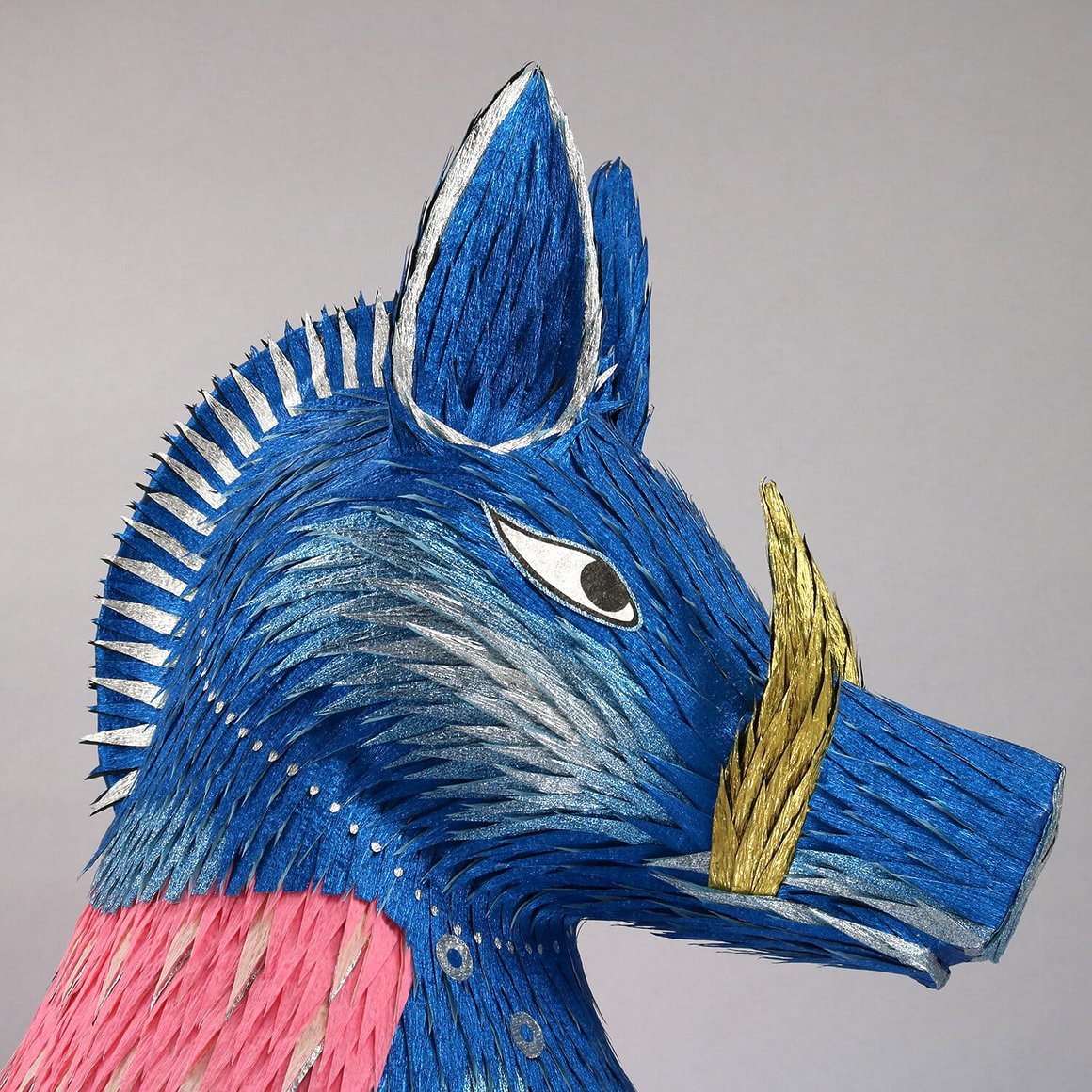 Roberto Benavidez - créature fantastique de la série  Illuminated Piñata 