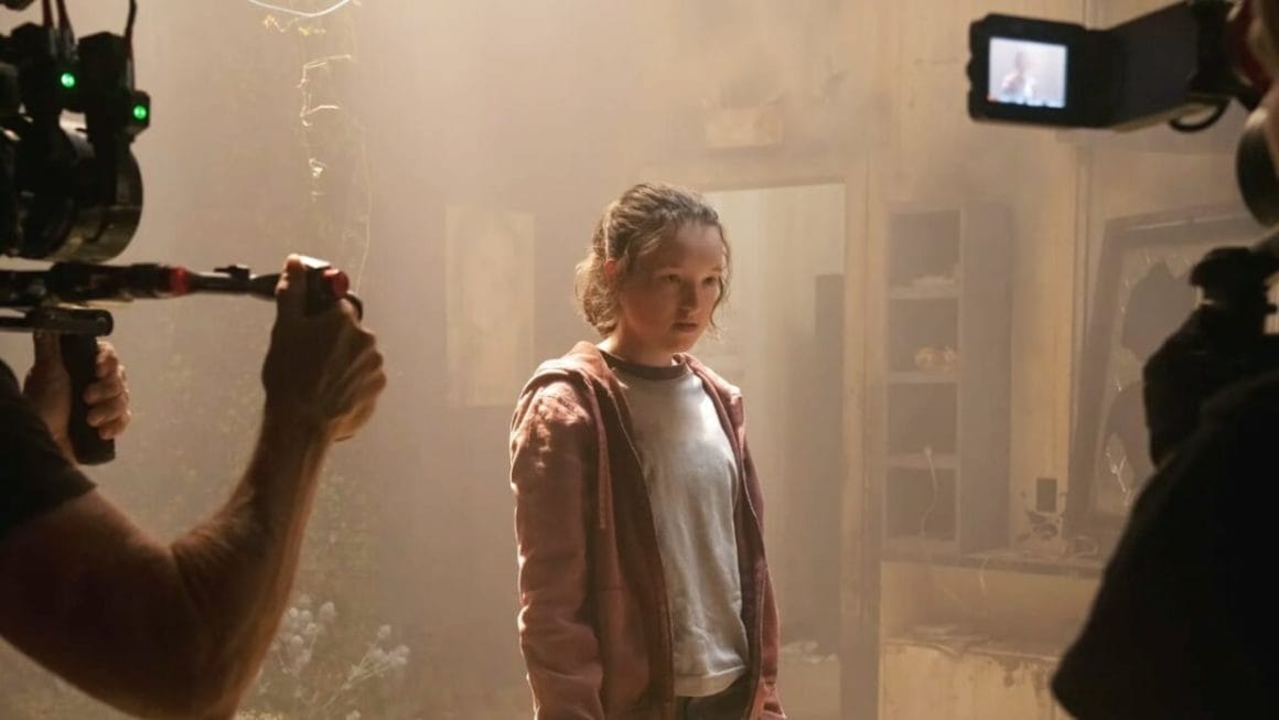Bella Ramsey dans la peau de Ellie, sur le tournage de la série The Last of Us.