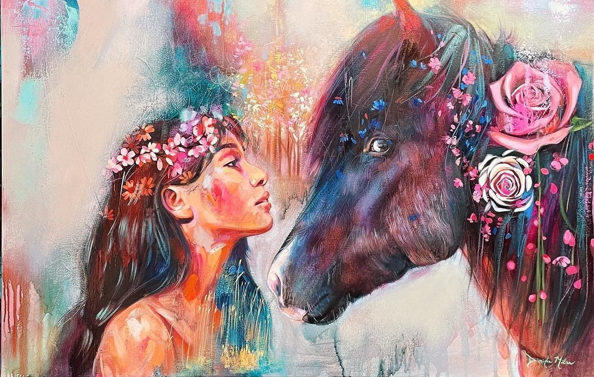 femme blanche face à un cheval, fleurs