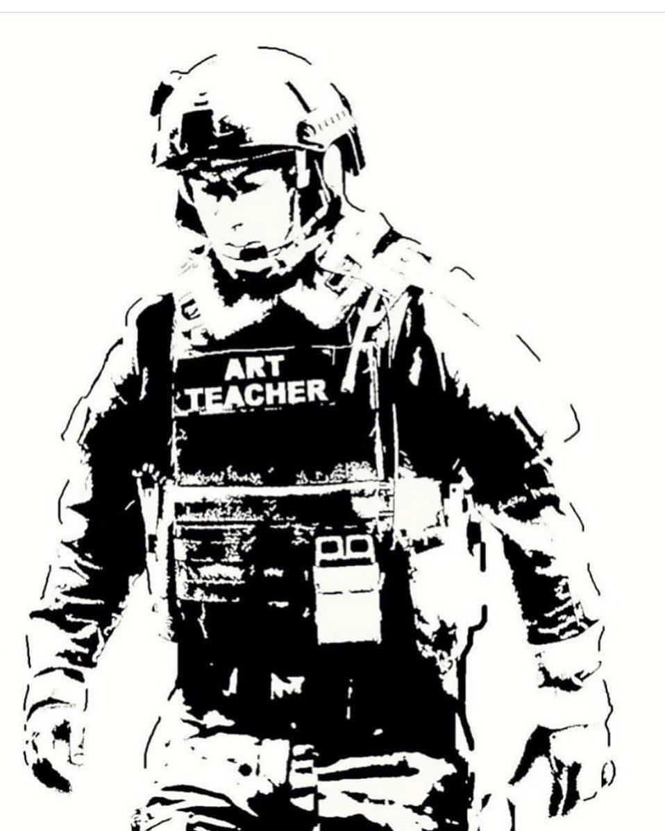 Dessin d'un homme vêtu de tenue de soldat avec une inscription sur son gilet pare-balles "art teacher" 