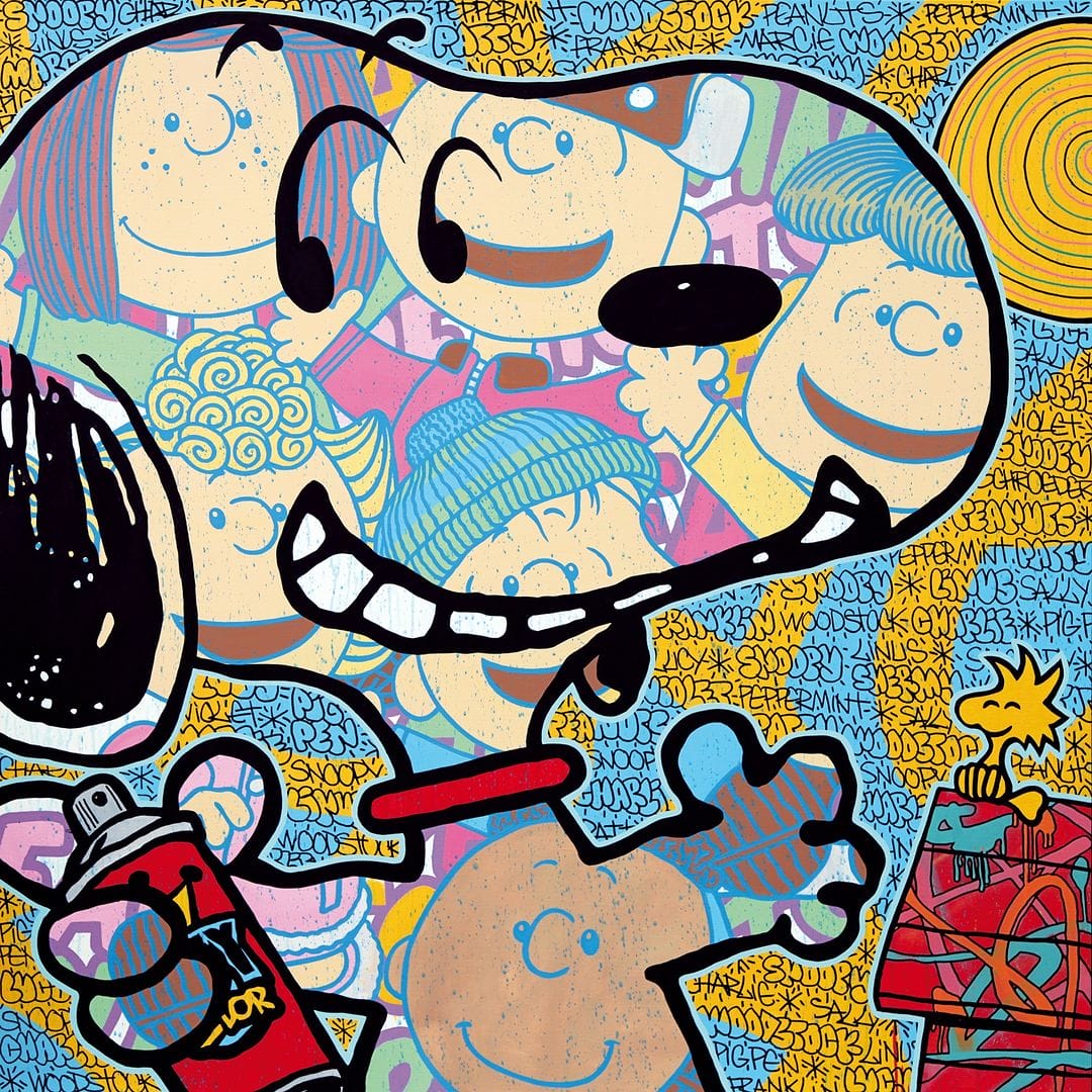 Graffitis colorés avec la silhouette de Snoopy, bombe de peinture à la main. 