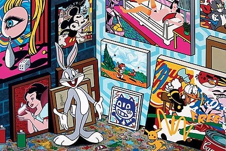 Illustration de salle d'art avec plusieurs tableaux remplis de références (Mickey, Blanche Neige qui croque la pomme Apple, Donald etc.) Bugs Bunny au milieu