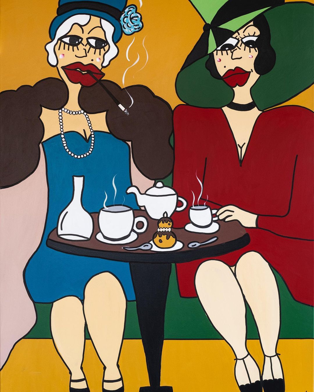 Deux femmes prennent le café