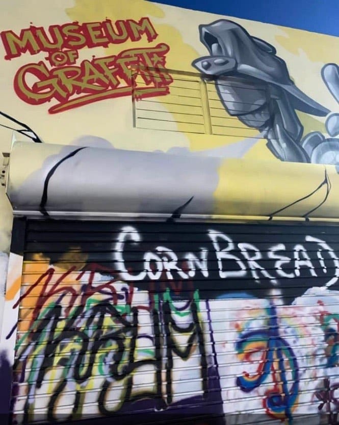 La devanture du Museum of Graffiti à Philadelphie décorée par Cornbread
