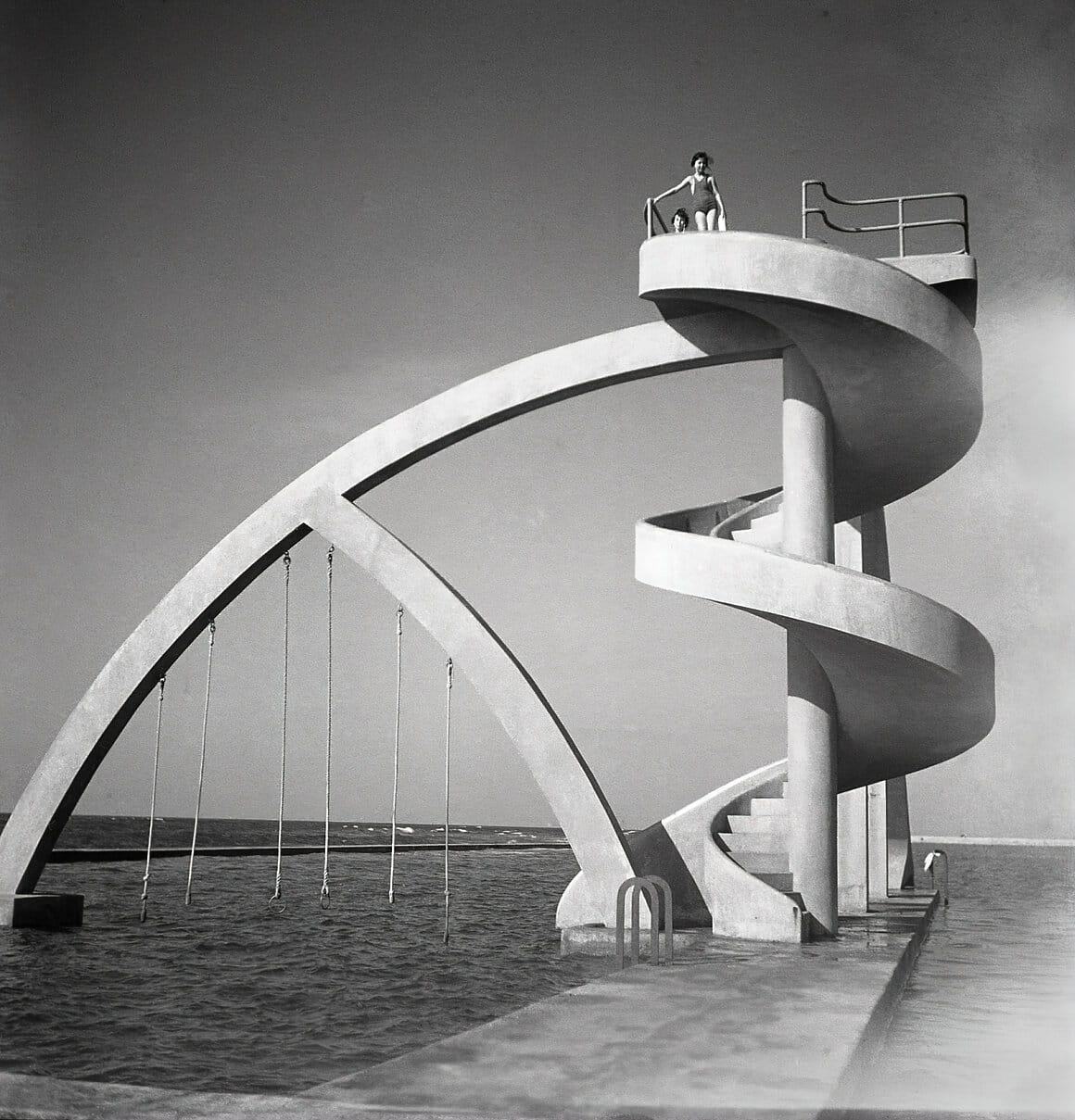 Plongeoir de la piscine municipale, Casablanca, Maroc, 1936, Tirage moderne
© Denise Bellon / akg-images