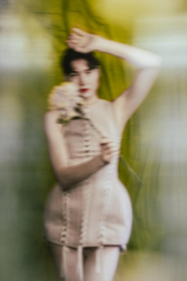 portrait flou par Sarah Fuchs jaune et fleur