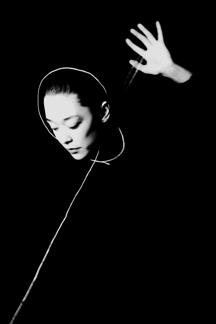 portrait flou en noir et blanc