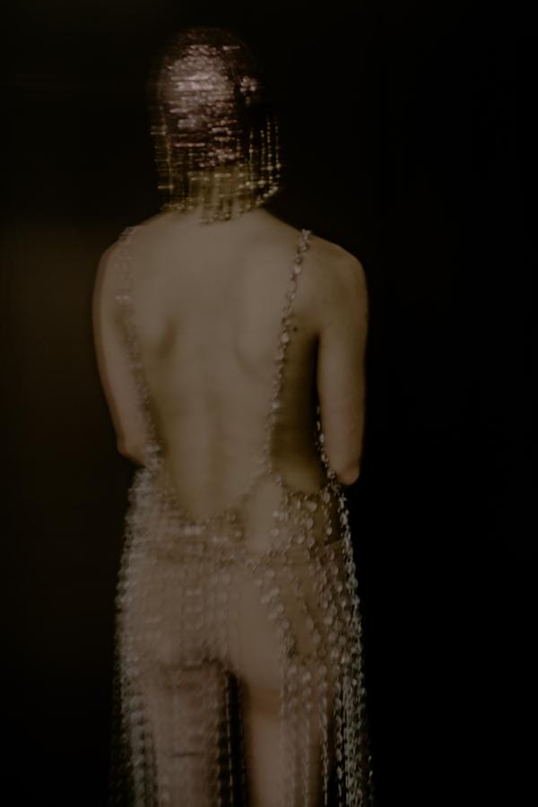 portrait flou par Sarah Fuchs robe dorée