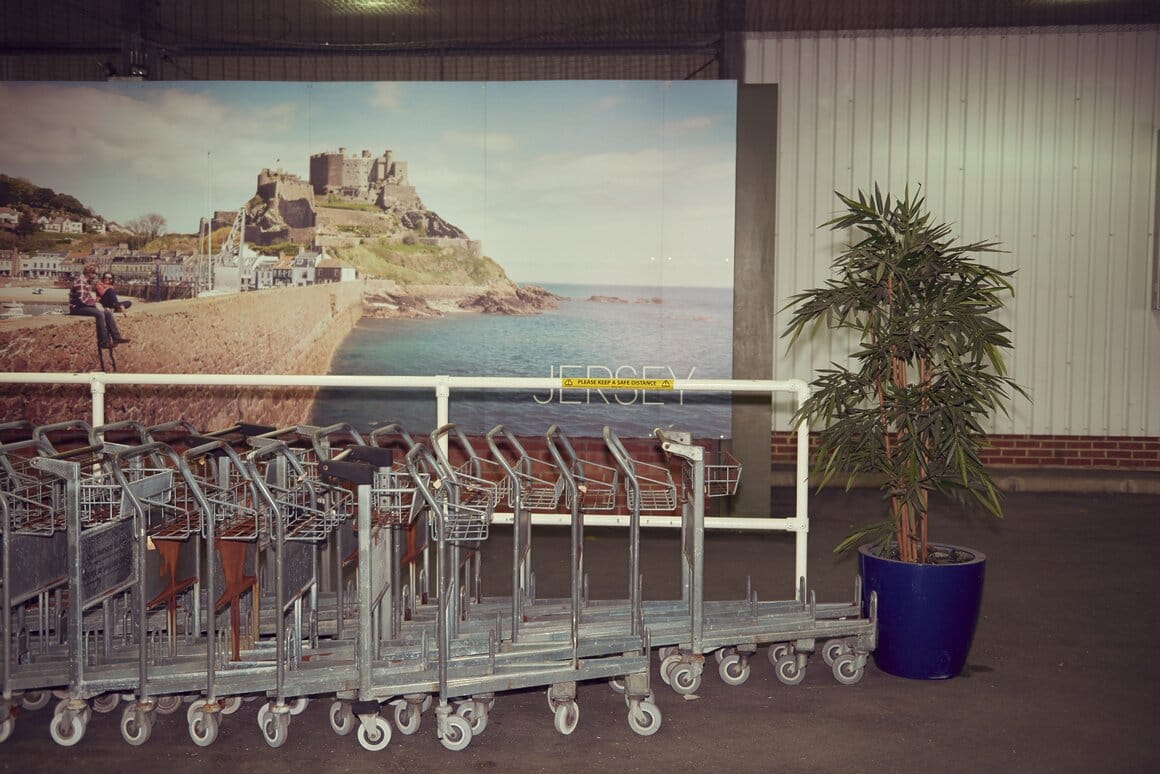 Kourtney Roy Welcome to Guernsey, 2022
Série “In Between/ Entre Deux Mondes” © Grande Commande Photojournalisme / Courtesy Galerie Les fi lles du calvaire, Paris