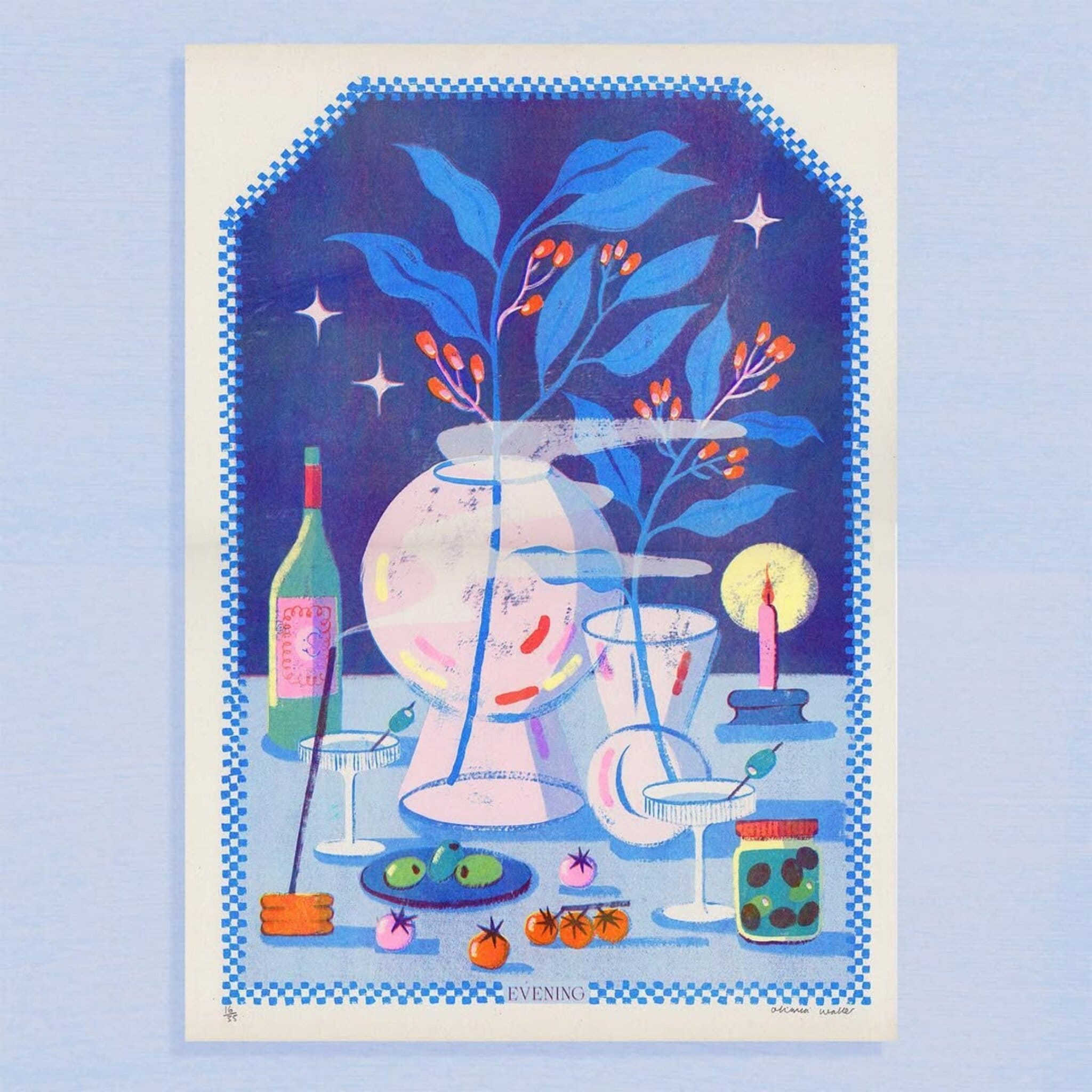 Illustration colorée d’une nature morte avec un vase rempli de feuillage, des verres, une bougie allumée et des fruits disposés sur une table, dans une ambiance douce et nocturne.