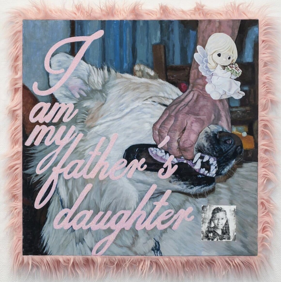 Mixed media d'un chien qu'on silence, 2e oeuvre de son exposition « Thought Daughter »