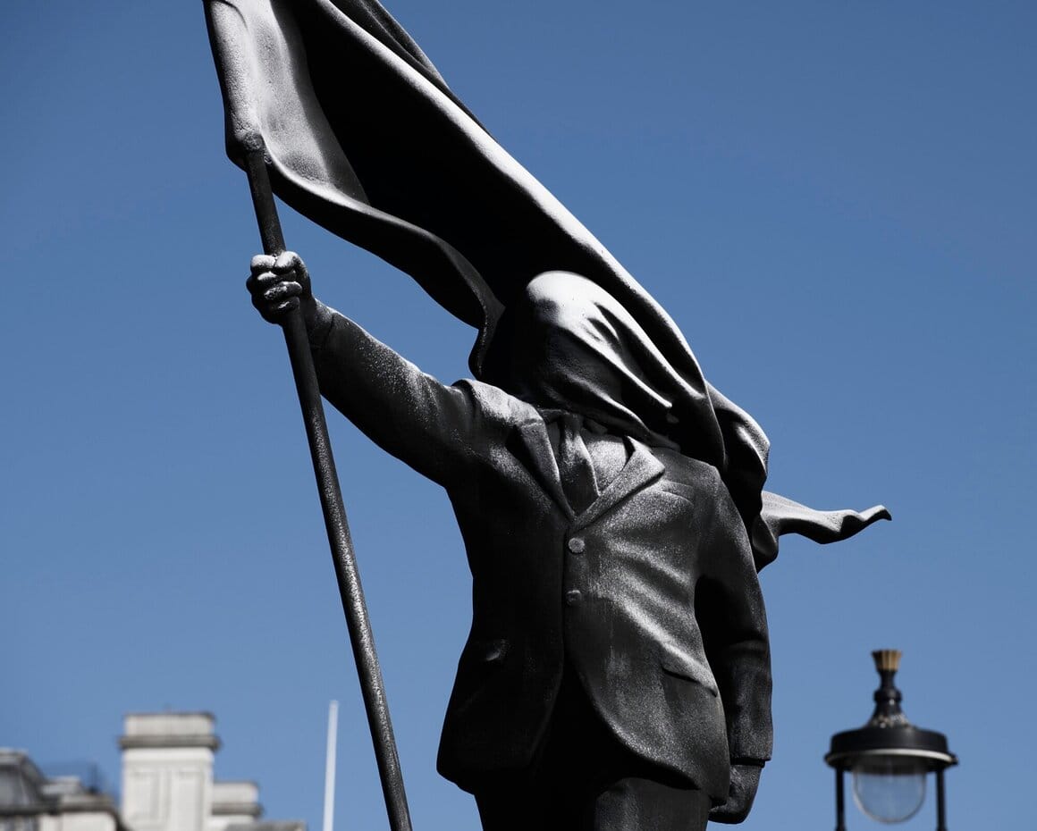 Idée titre : Une statue apparaît, un mystère né, Banksy a encore frappé 2