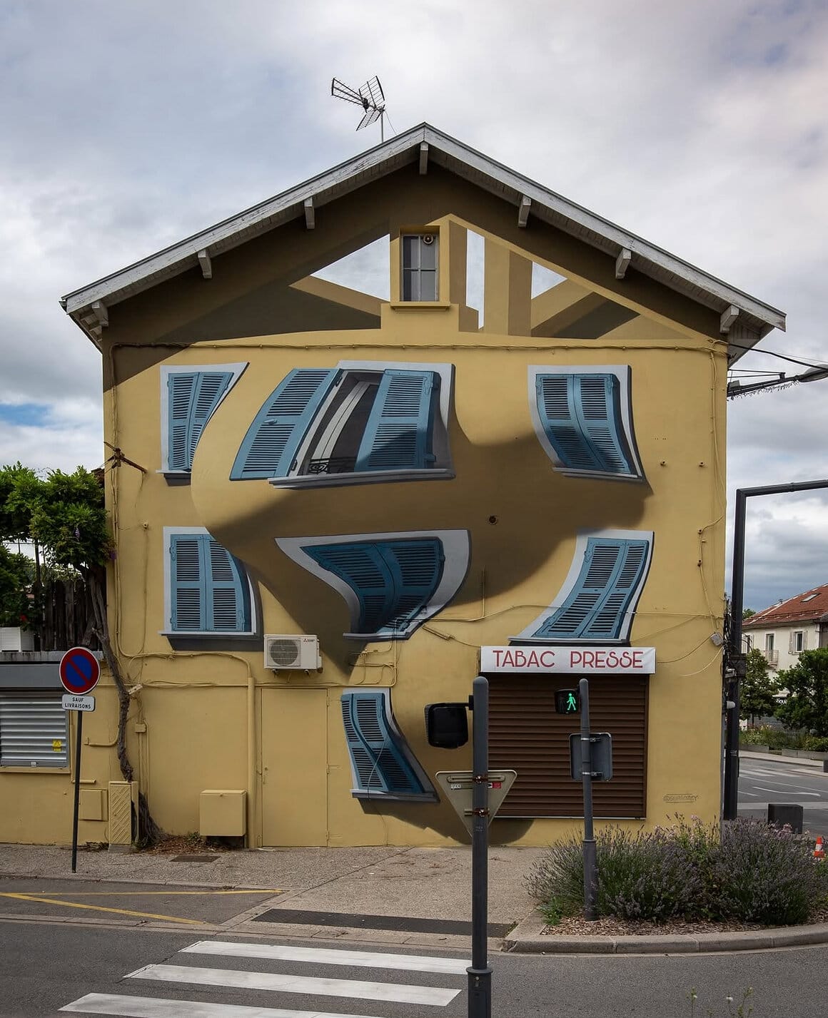 Fresque d'illusion d'optique par Shozy à Le Pont-de-Claix