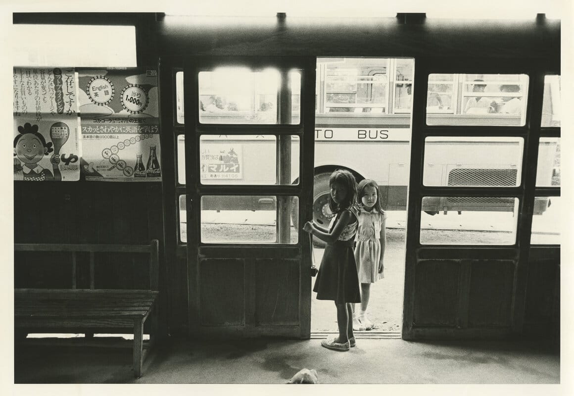 Kazuo Kitai,
Arrêt de bus,
série Vers les villages,
département de Nagasaki,
1976