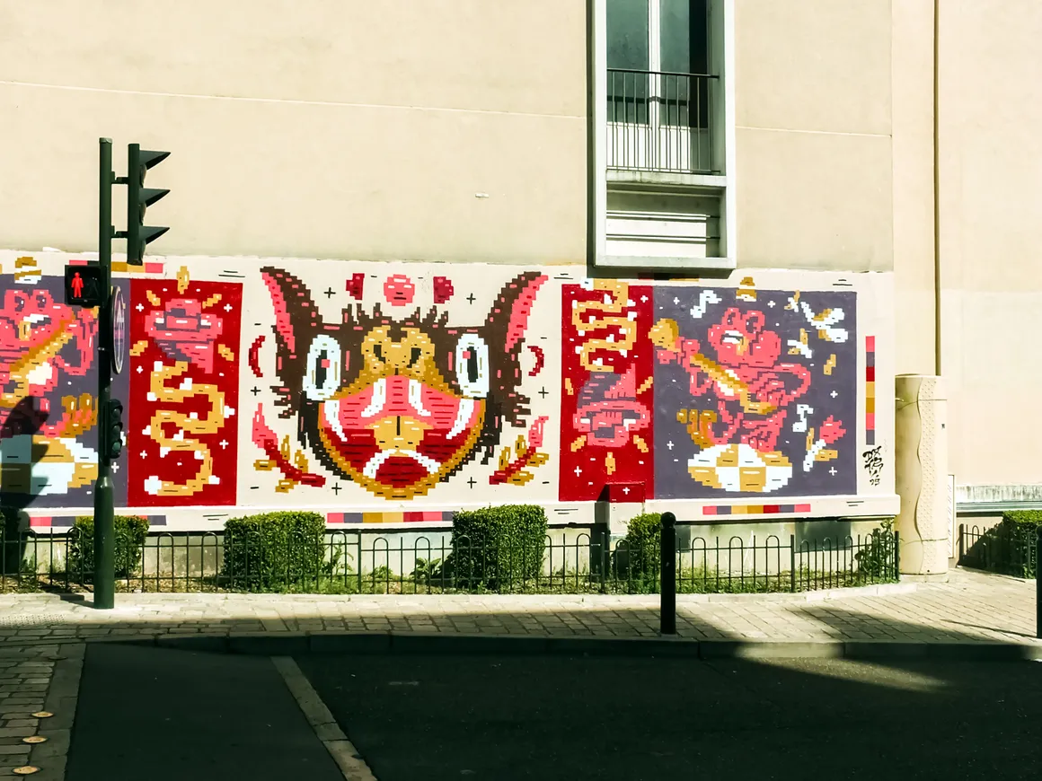 Mur sur lequel il y a une fresque 