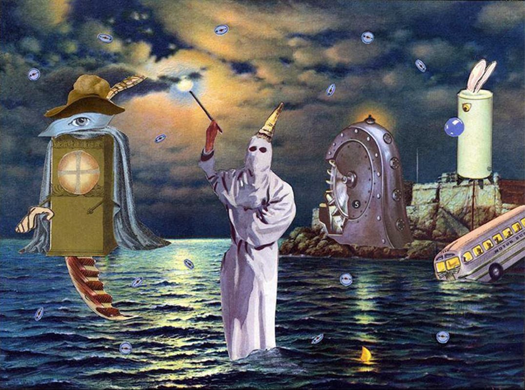 Une sorte de fantôme au milieu de l'eau entouré d'objets et de figures surréalistes.