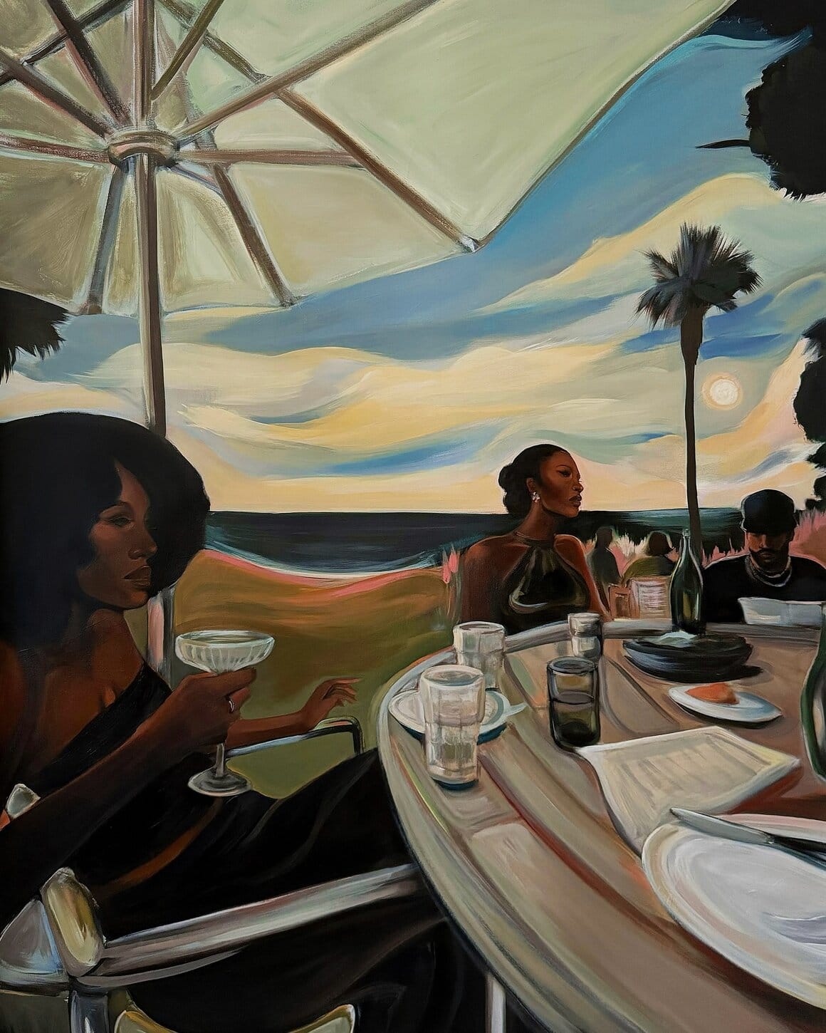 Peinture représentant des femmes assises avec un verre face à un paysage vallonné baigné de lumière.