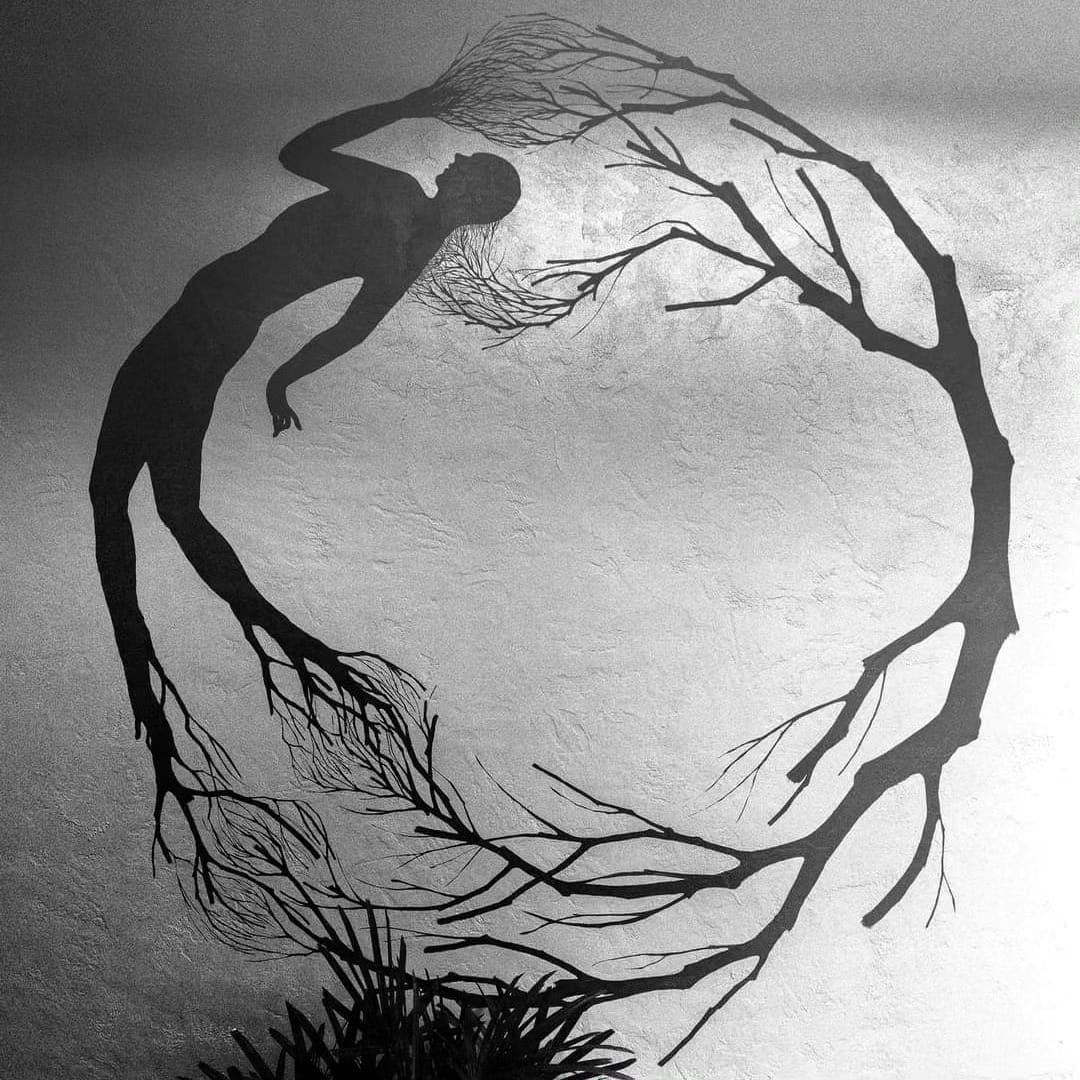 Fresque réaliser par la street artiste David de la mano. "breath" représente une silhouette humaine dont les membres lignifiés fusionnent avec ceux d'un arbre