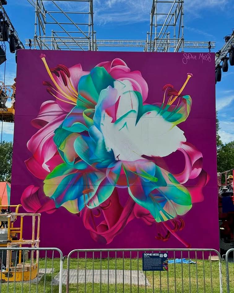 sophie mess et ses fleur gigantestques